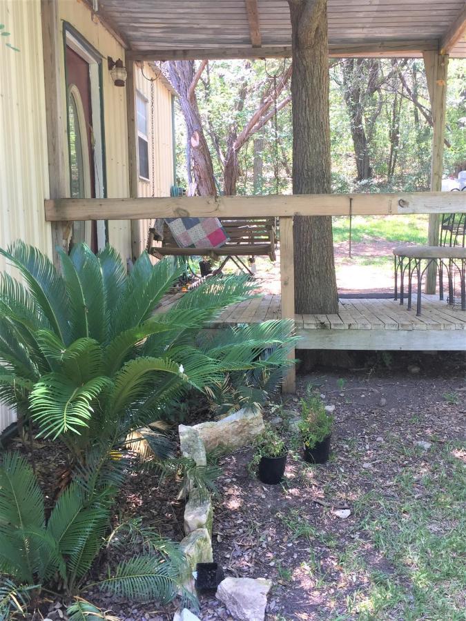 The Studio At Creekside Camp & Cabins Marble Falls Exterior photo